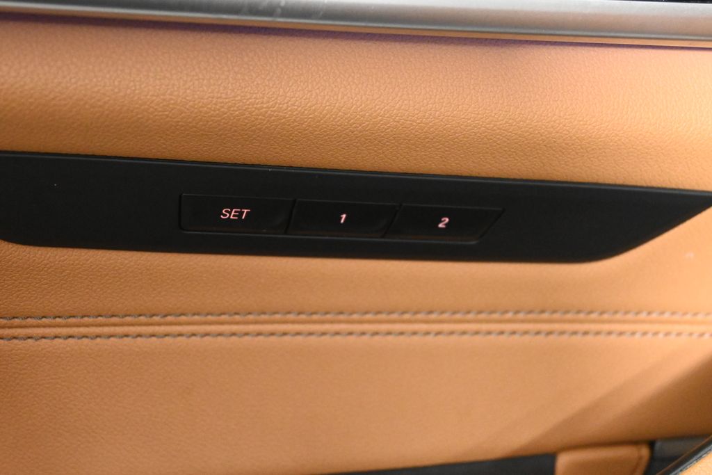 Thumbnail: 2022 BMW 5 Series - 31