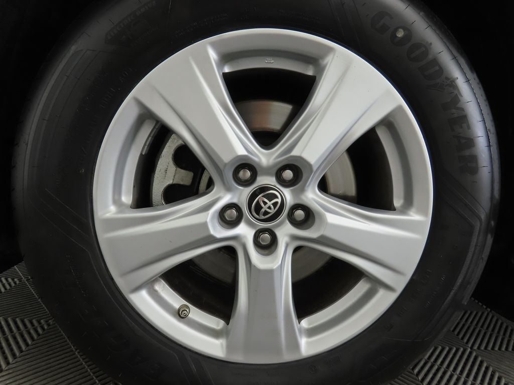 2021 Toyota Highlander LE 30