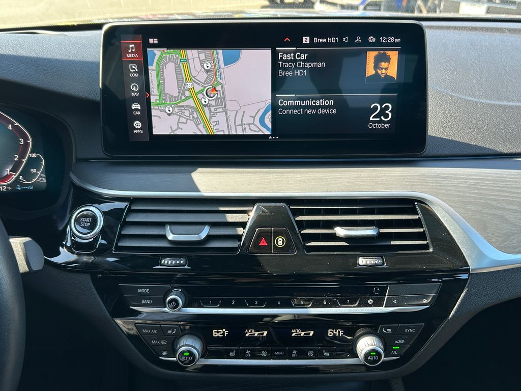 Thumbnail: 2022 BMW 5 Series - 24