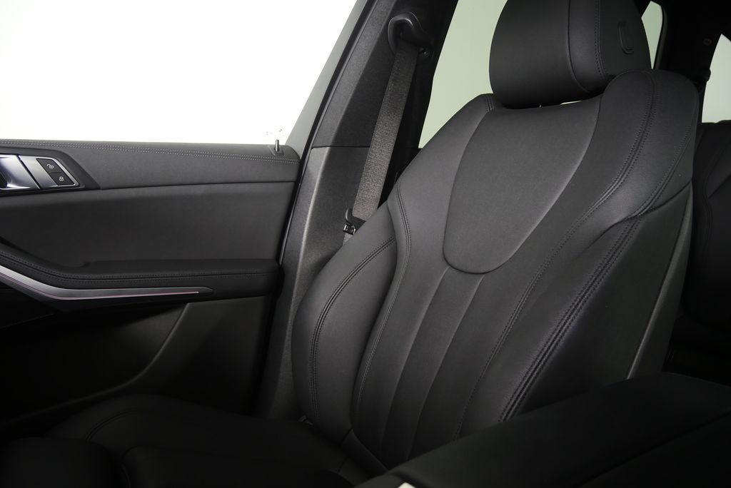 Thumbnail: 2022 BMW X5 - 21