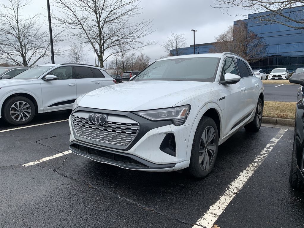 Thumbnail: 2024 Audi Q8 e-tron - 3