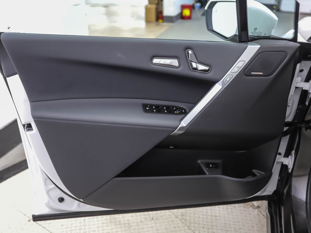 Thumbnail: 2026 BMW iX - 9