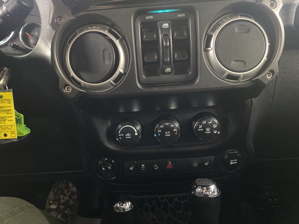 2016 Jeep Wrangler Unlimited Rubicon photo