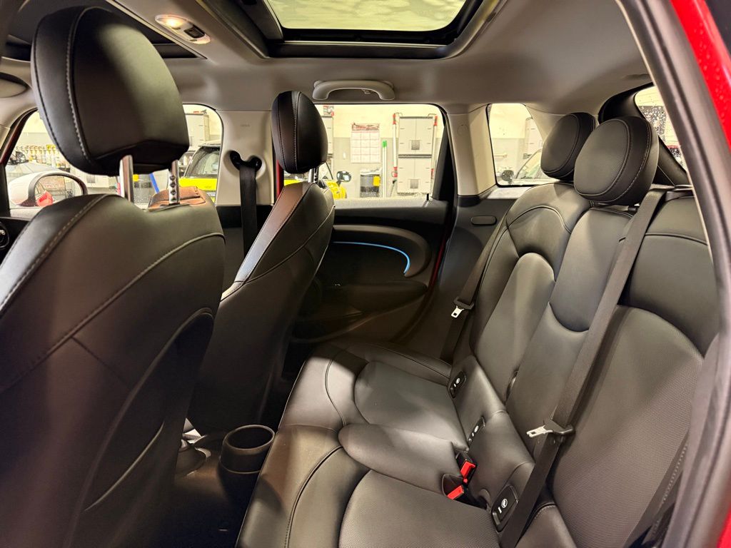 Thumbnail: 2023 MINI Cooper - 22