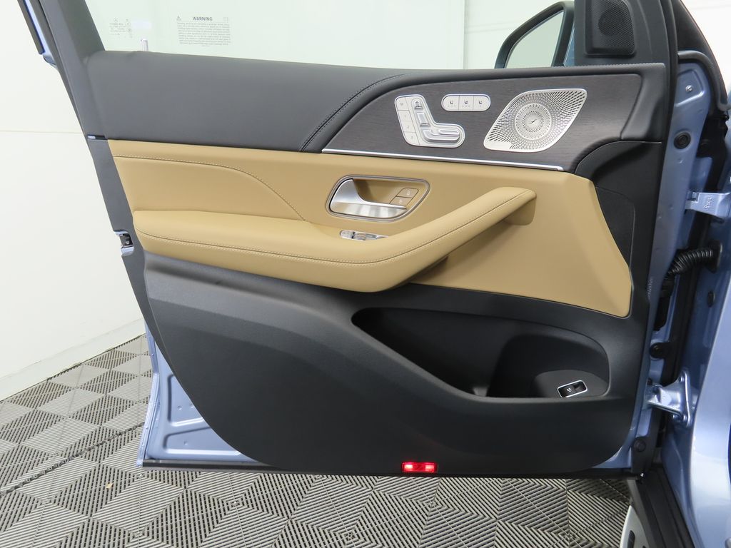 Thumbnail: 2026 Mercedes-Benz GLE - 26