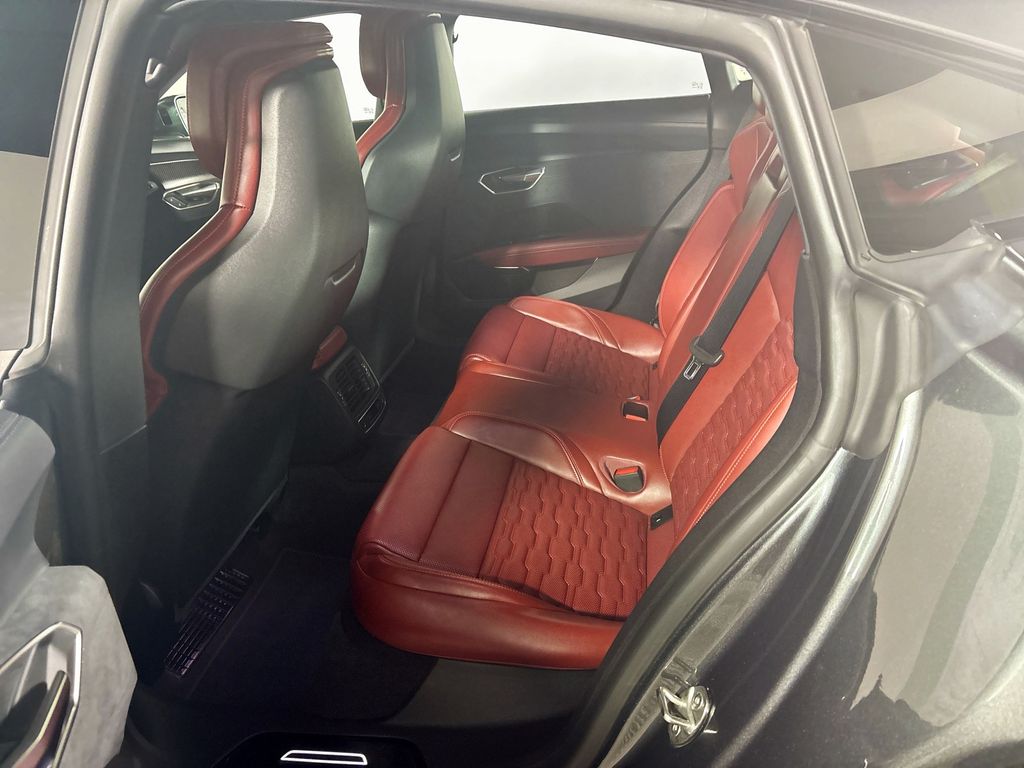 2024 Audi e-tron GT Premium Plus