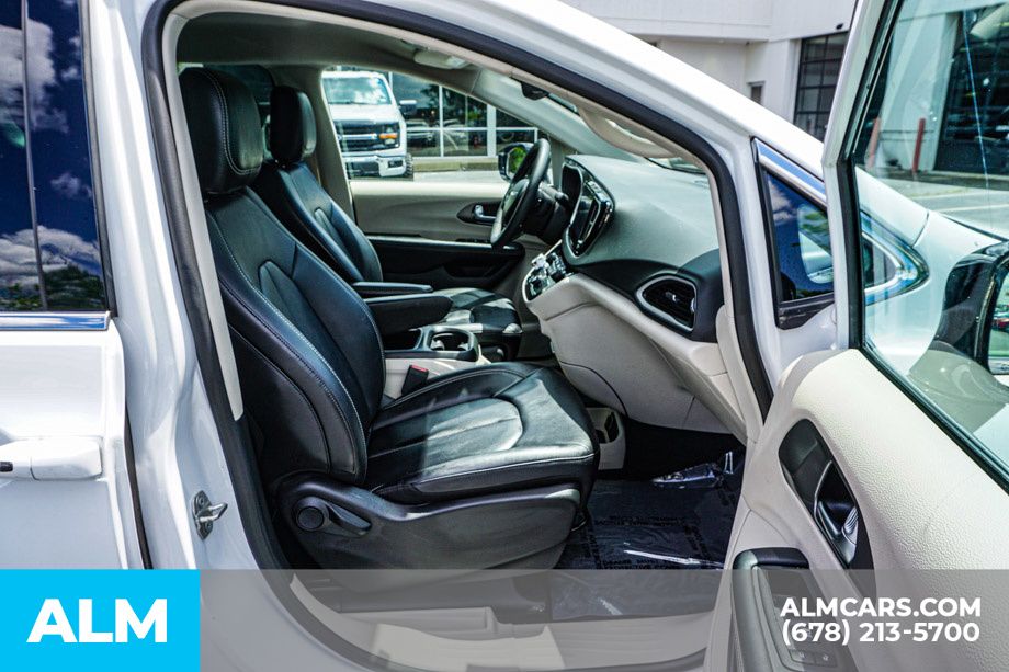 2024 Chrysler Pacifica Touring L photo 23