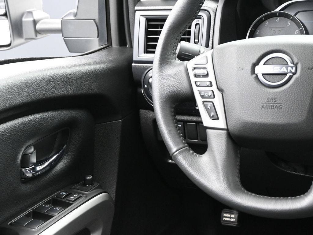 2024 Nissan Titan SV