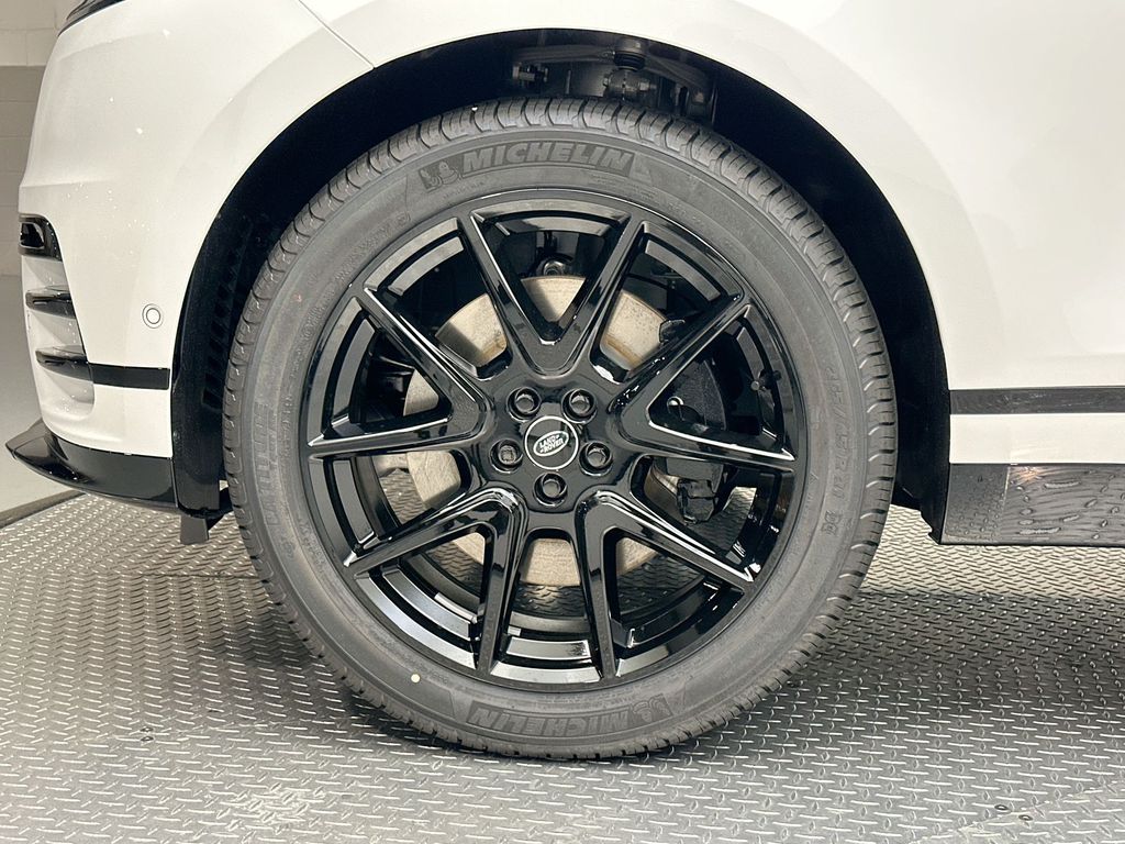 2026 Land Rover Range Rover Velar Dynamic SE 4