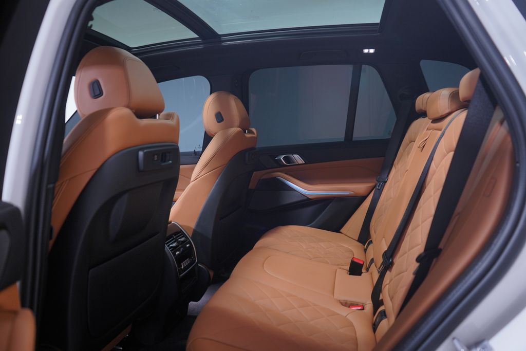 Thumbnail: 2023 BMW X5 - 9