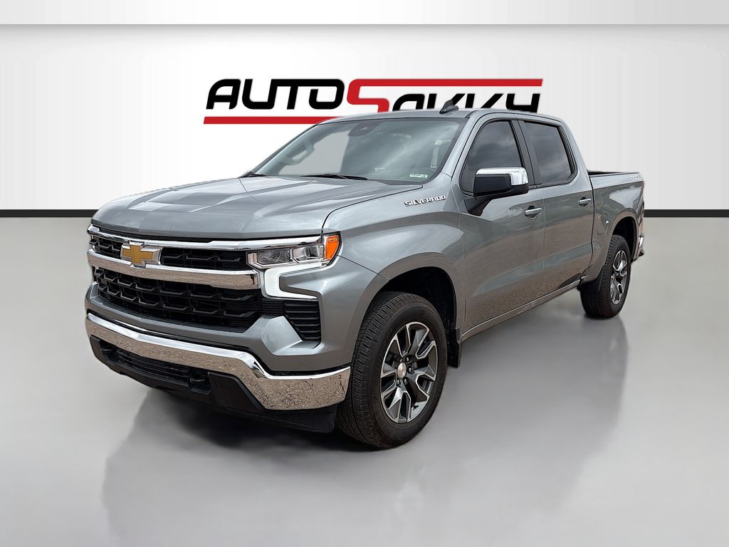 Used 2025 Gray Chevrolet LT image 3