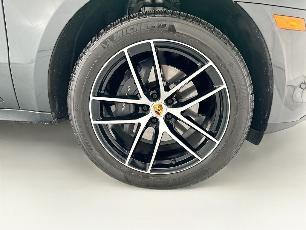 Thumbnail: 2025 Porsche Macan - 32