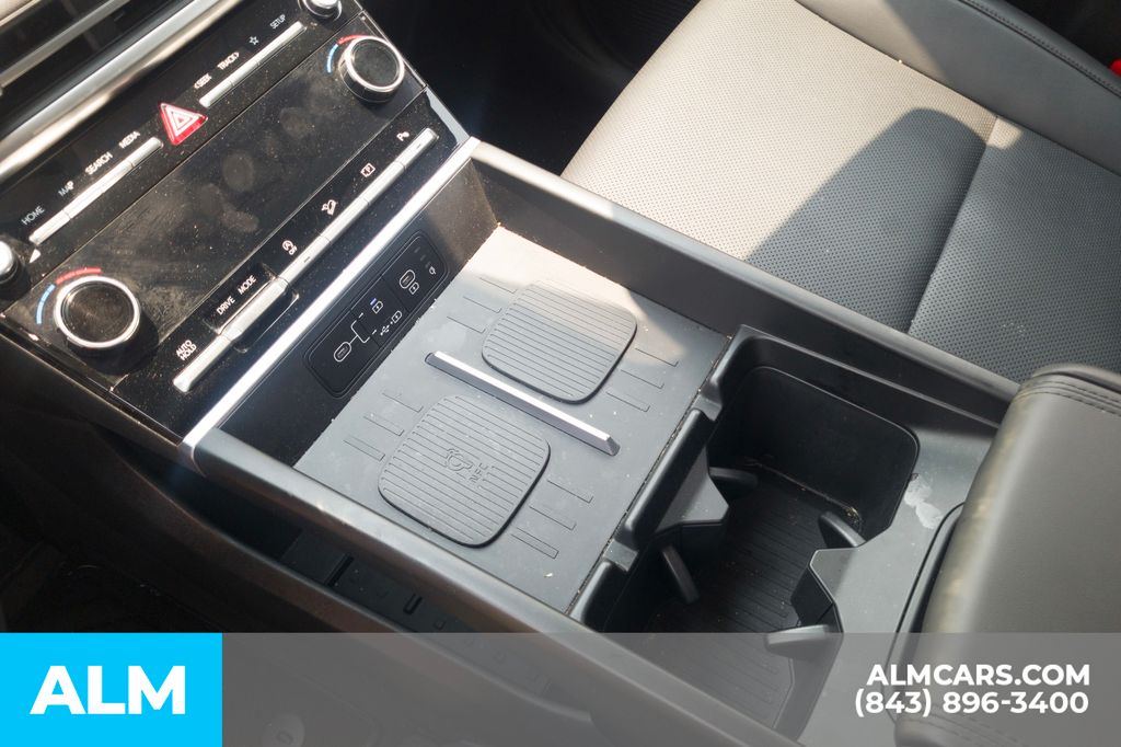 Used 2025 White Hyundai SEL image 9