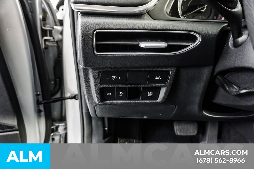 Used 2020 Silver Hyundai SEL image 31