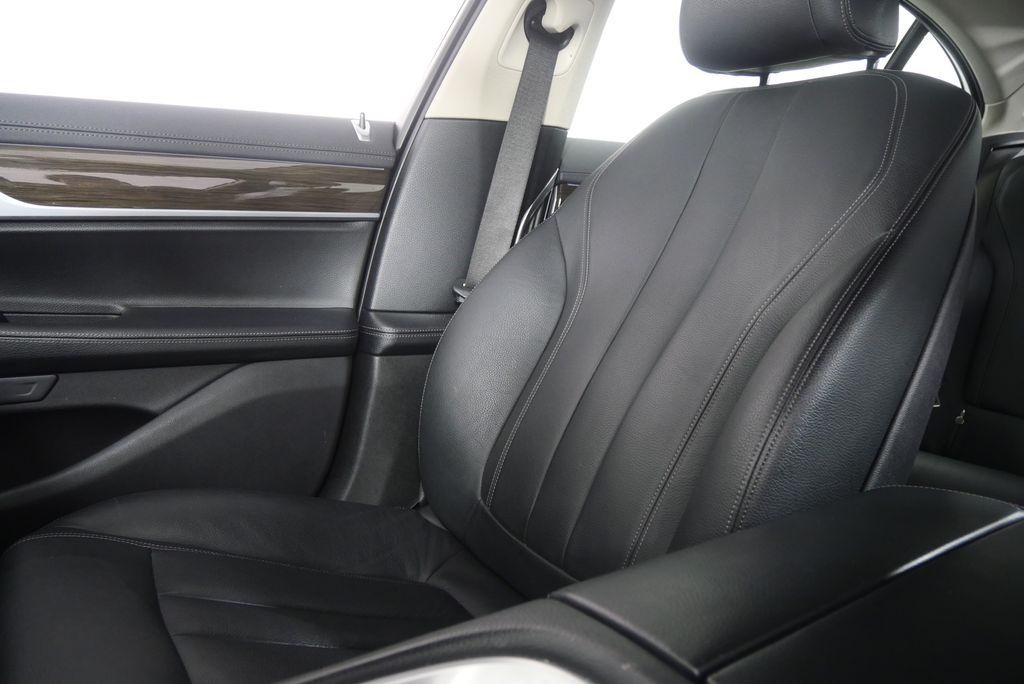 Thumbnail: 2018 BMW 7 Series - 25