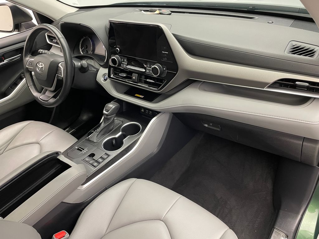 2023 Toyota Highlander XLE 20