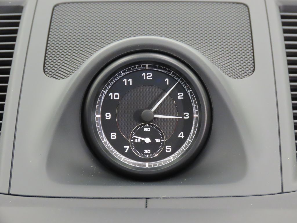 Thumbnail: 2026 Porsche Macan - 23