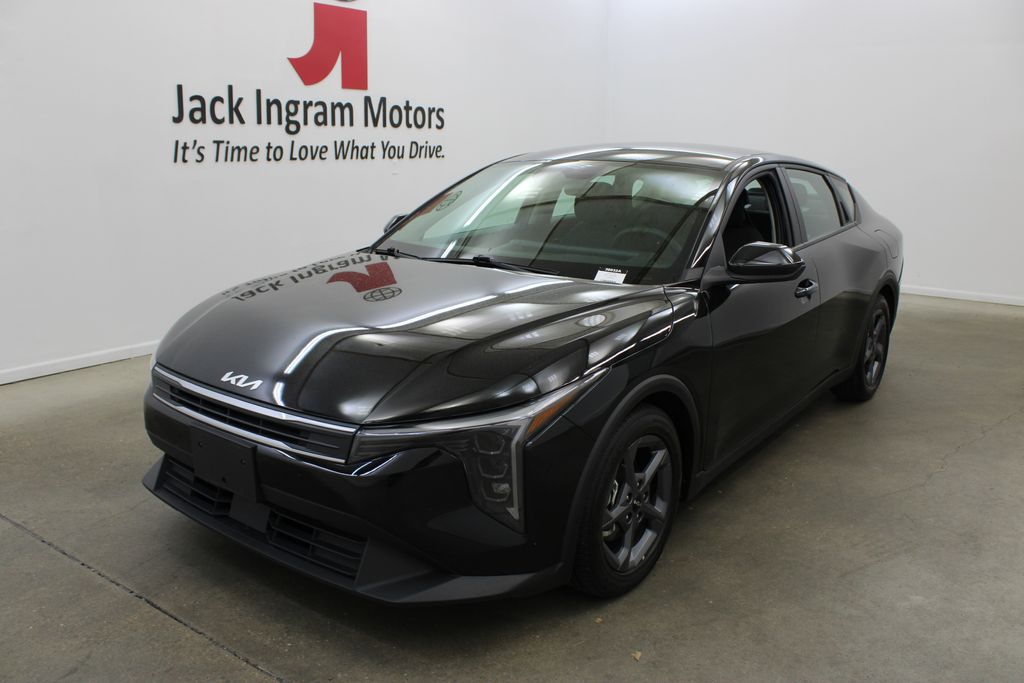 used 2025 Kia K4 car