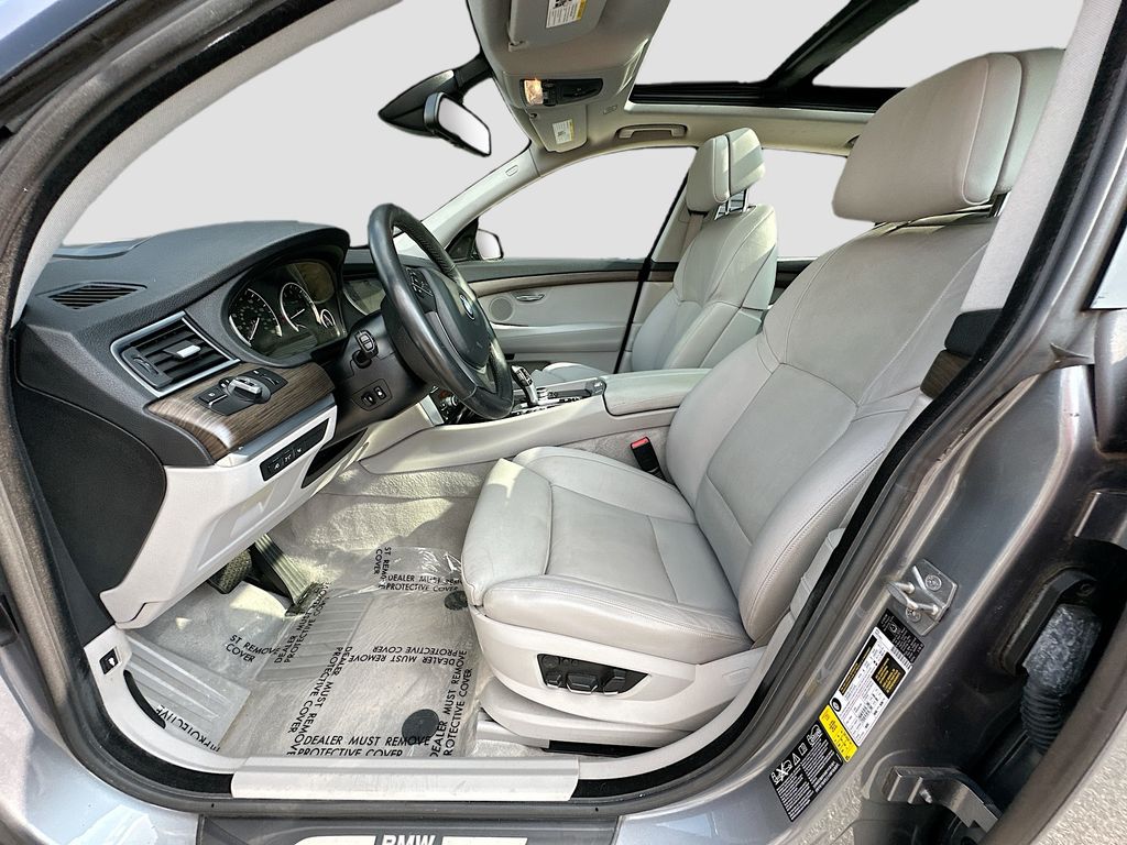 Used 2012 Gray BMW 550i xDrive Gran Turismo image 5