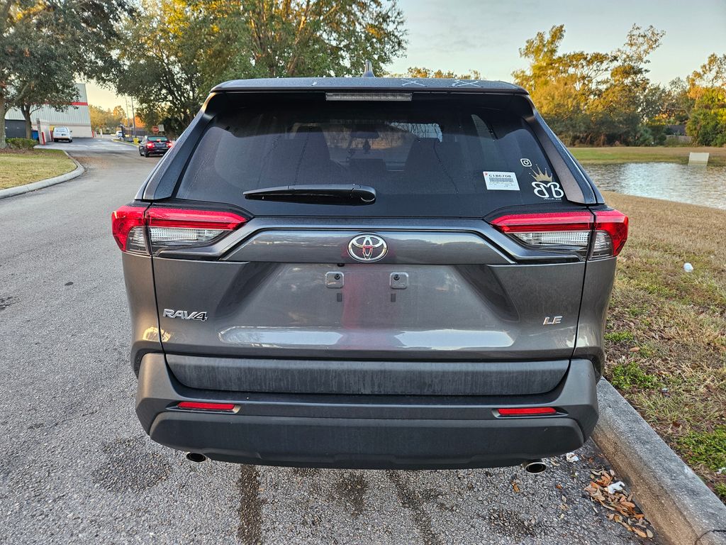 2022 Toyota RAV4 LE 4