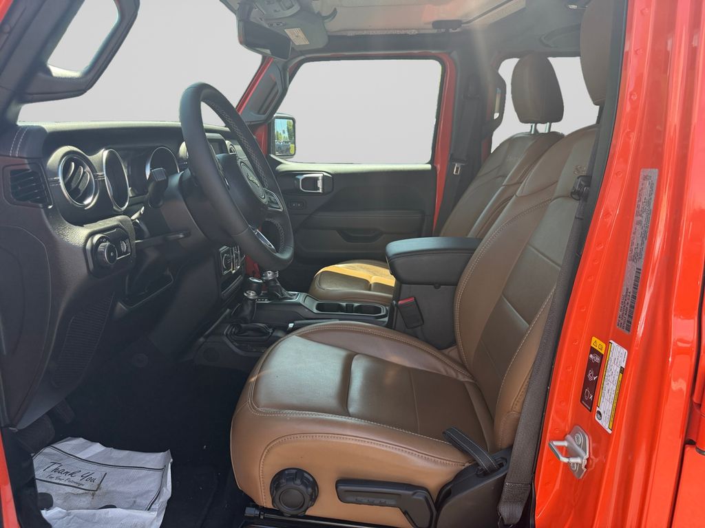 2023 Jeep Wrangler Sahara - 9