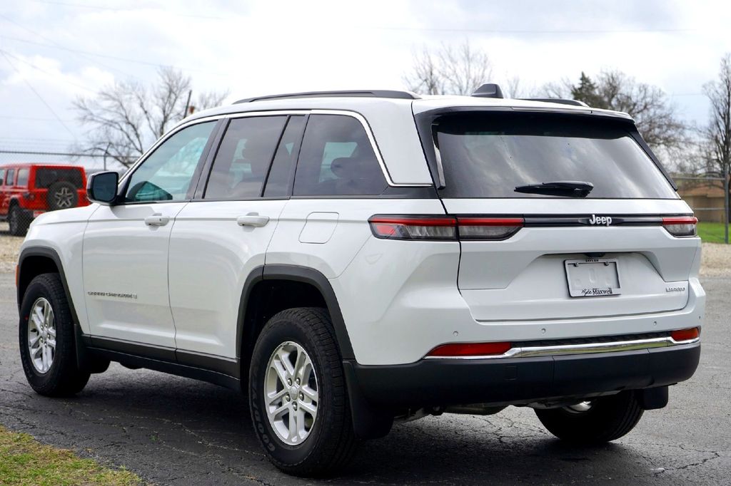 New Car 2025 Jeep Grand Cherokee  Laredo For Sale Under $30,000 In Taylor, Texas