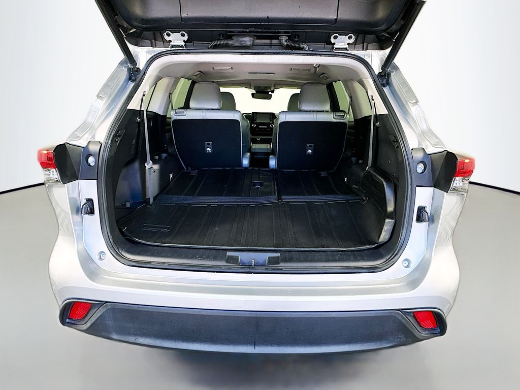 Thumbnail: 2021 Toyota Highlander - 27