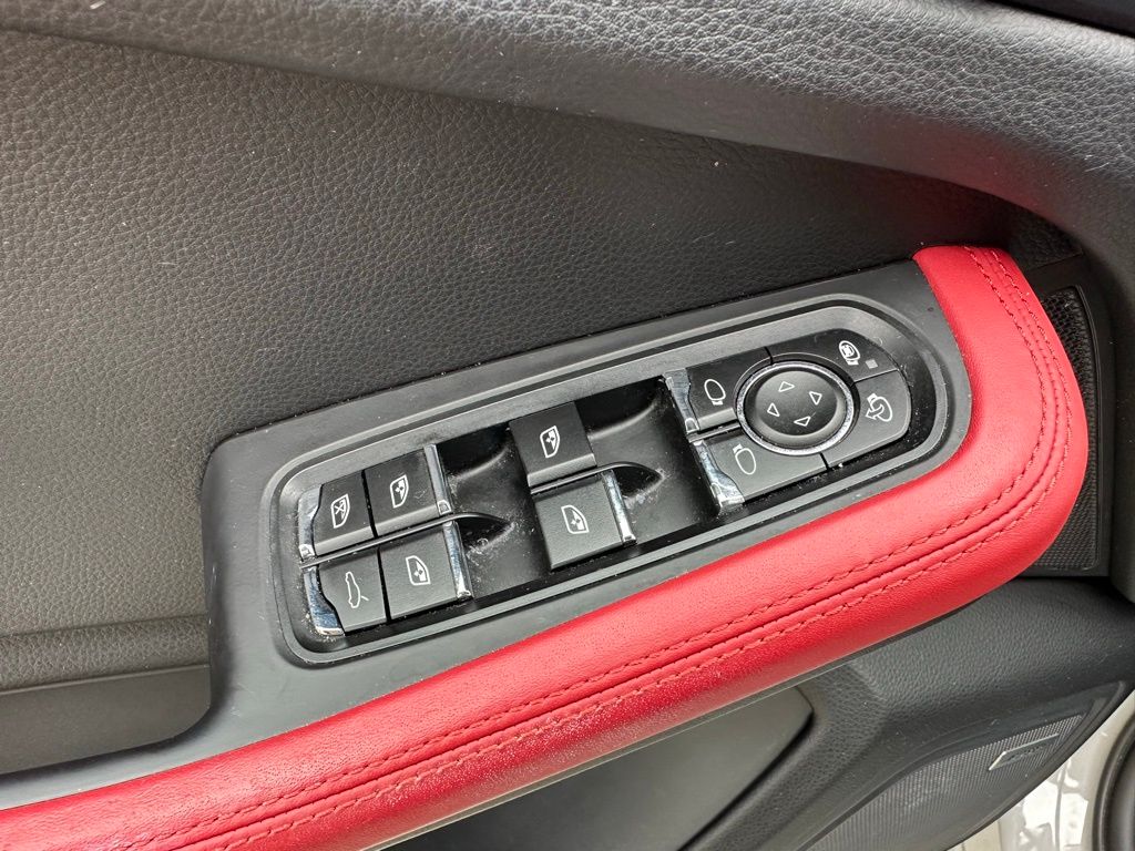 Thumbnail: 2021 Porsche Macan - 21