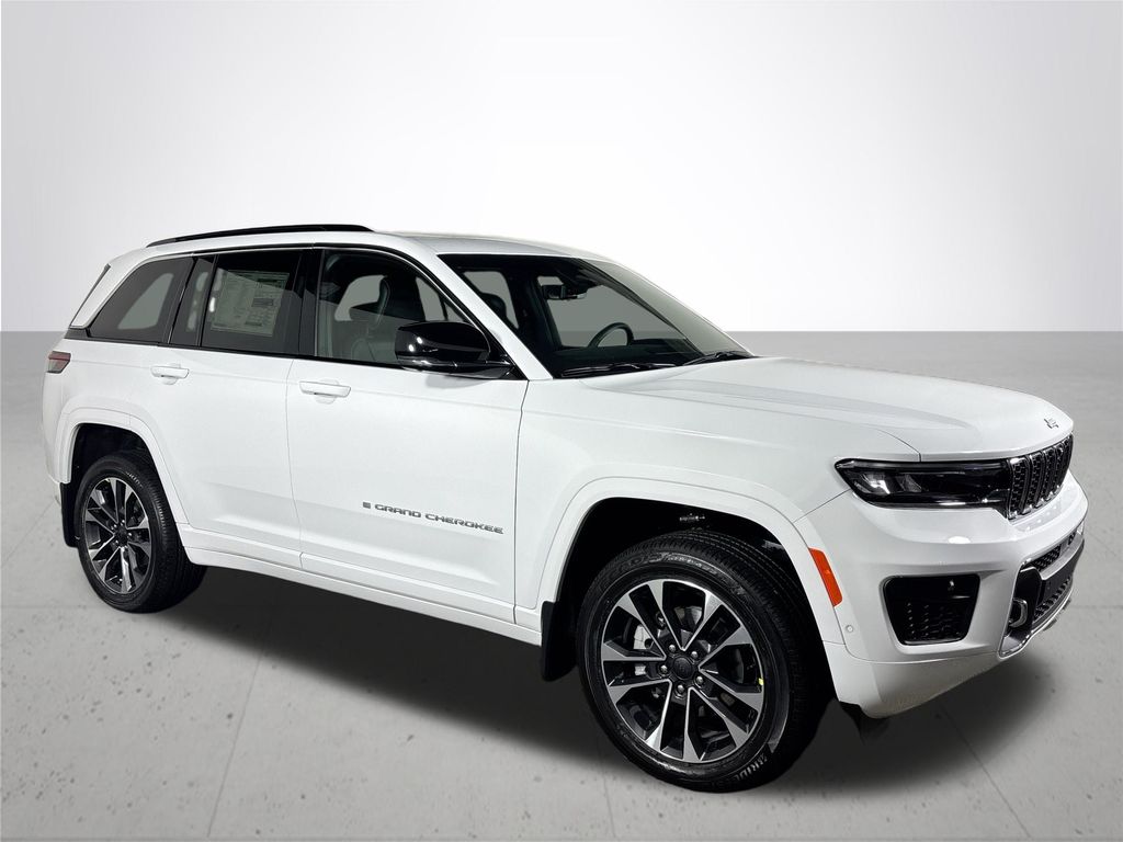 2025 Jeep Grand Cherokee Overland photo 2