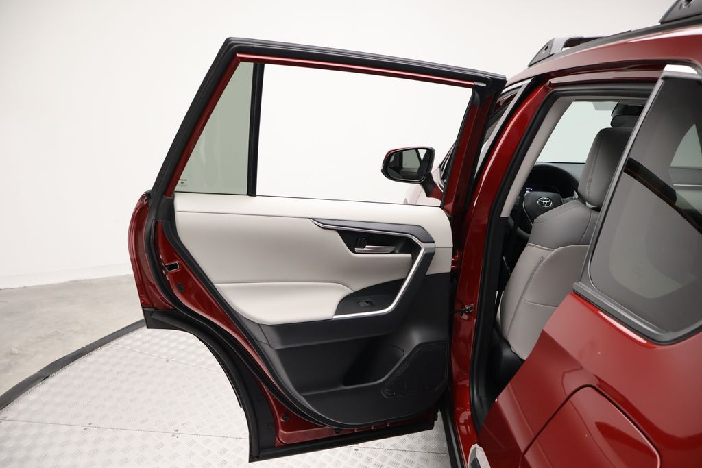 Thumbnail: 2025 Toyota RAV4 - 21