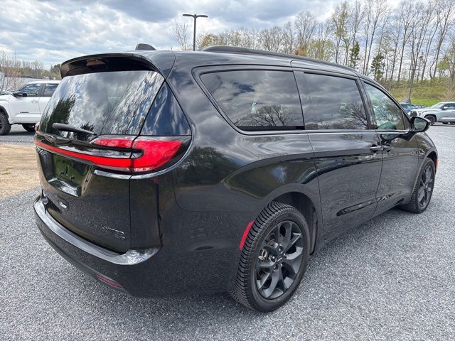 Used 2023 Chrysler Pacifica Van