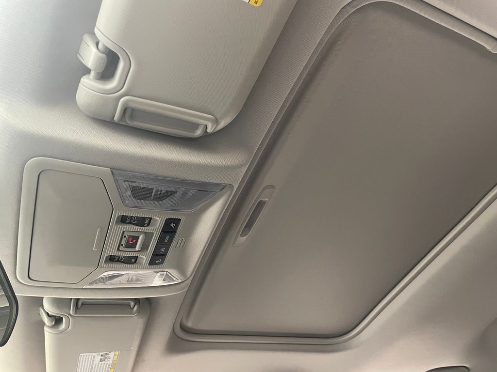2021 Toyota RAV4 XLE Premium 31