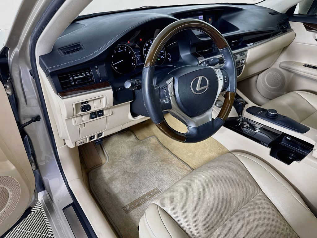 Thumbnail: 2014 Lexus ES - 9