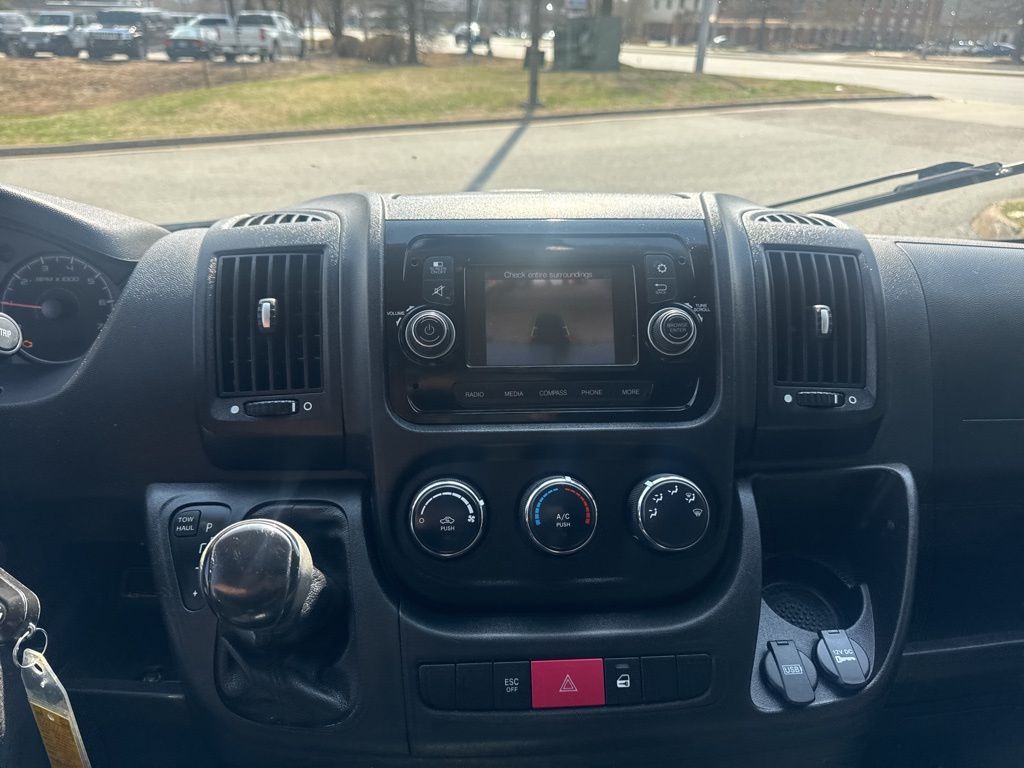 Used 2019 White Ram Base image 18