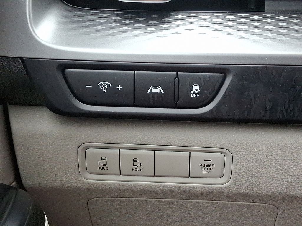 Thumbnail: 2023 Kia Carnival - 26