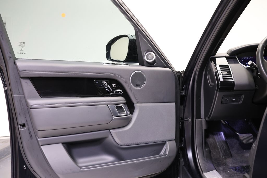 Thumbnail: 2019 Land Rover Range Rover - 25