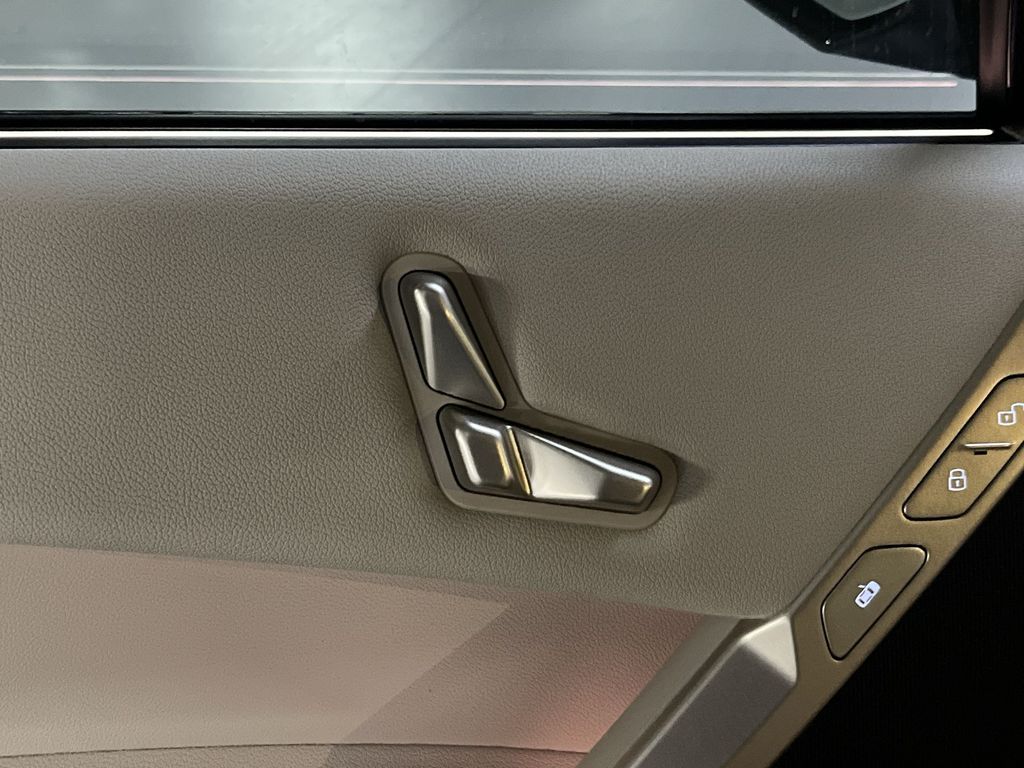 Thumbnail: 2026 BMW iX - 12