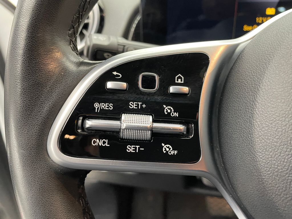 Thumbnail: 2022 Mercedes-Benz GLB - 22