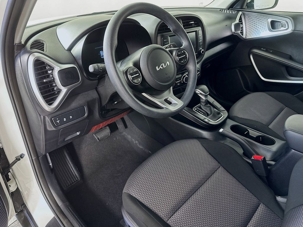 2025 Kia Soul LX - Photo 16