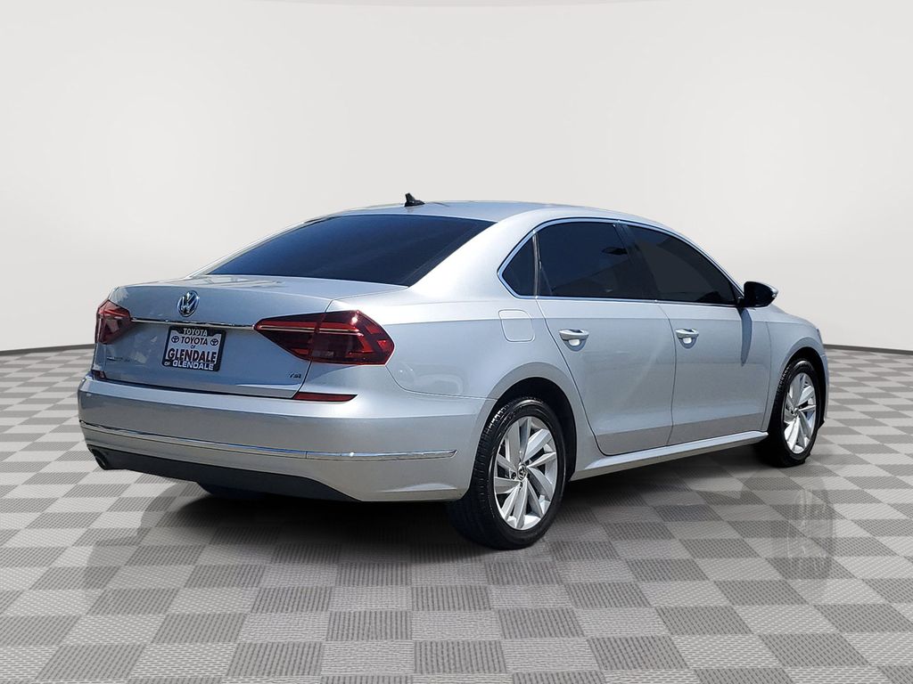 Used 2018 Reflex Silver Metallic Volkswagen 2.0T SE image 4