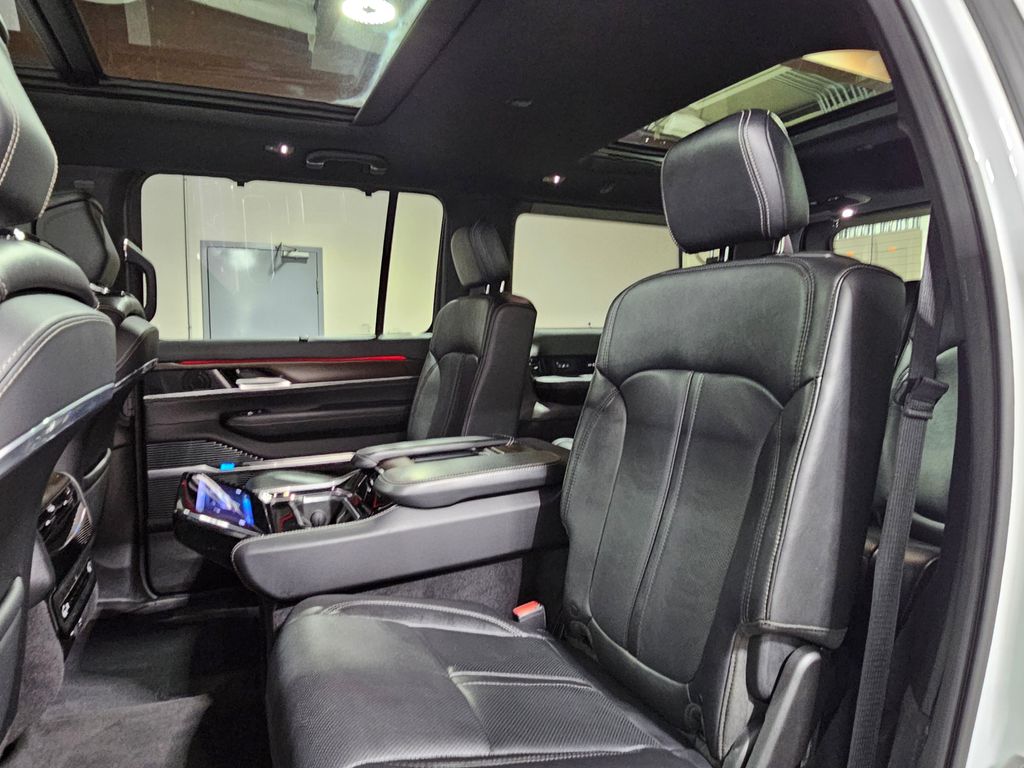 Used 2023 White Jeep Base image 15