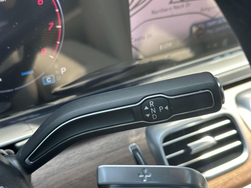 Thumbnail: 2025 Mercedes-Benz GLS - 21