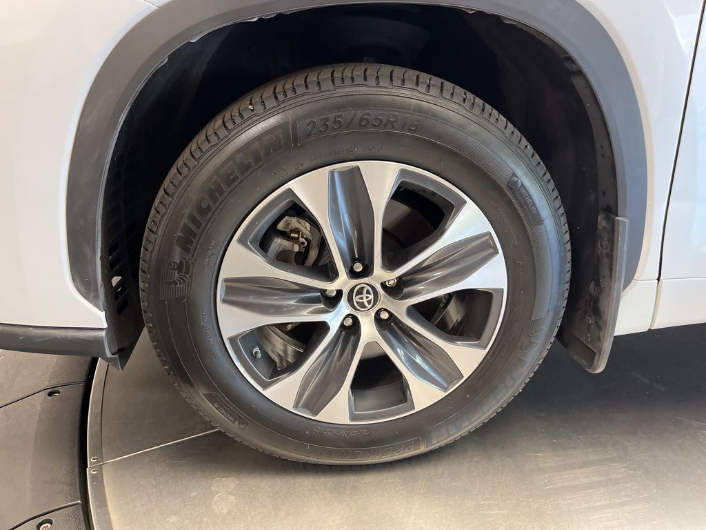 Thumbnail: 2023 Toyota Highlander - 10