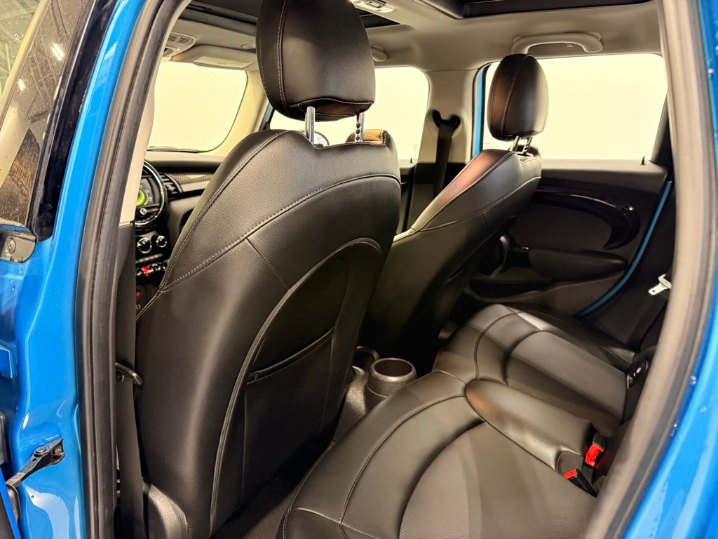 2017 MINI Cooper Base 21