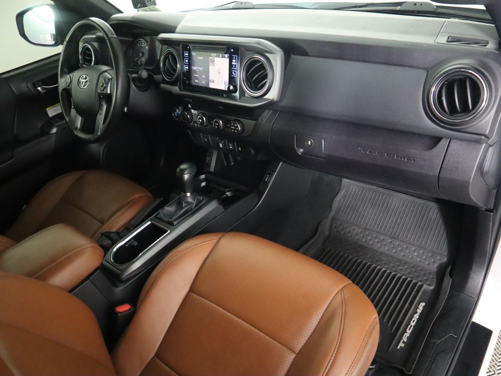 Thumbnail: 2019 Toyota Tacoma - 18