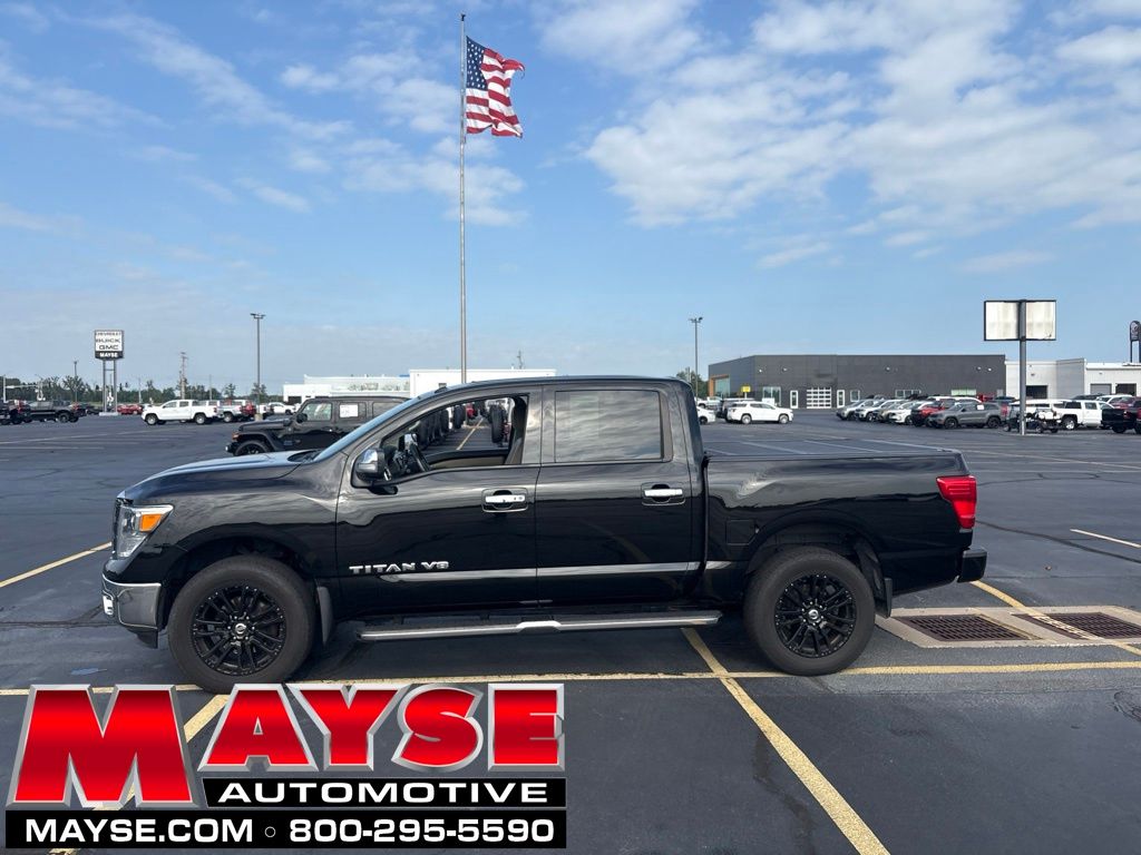 Gray (Magnetic Black) 2018 Nissan Titan Pickup Truck Four-Wheel Drive 7-Speed Automatic