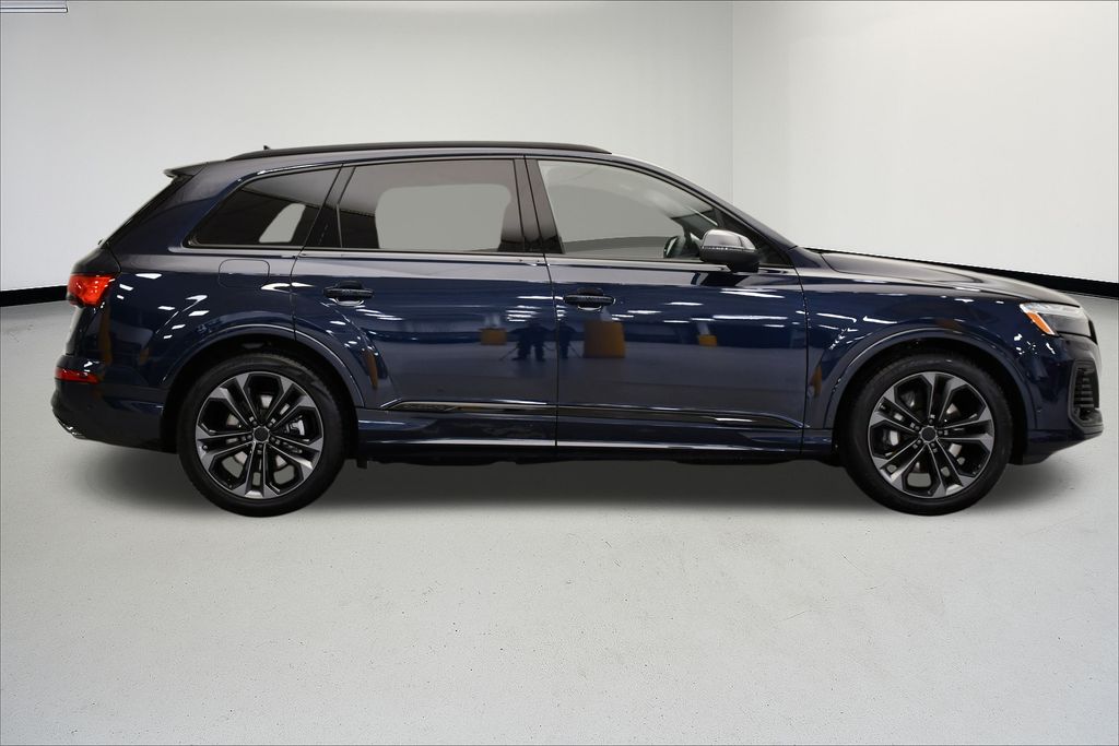 Thumbnail: 2026 Audi Q7 - 6