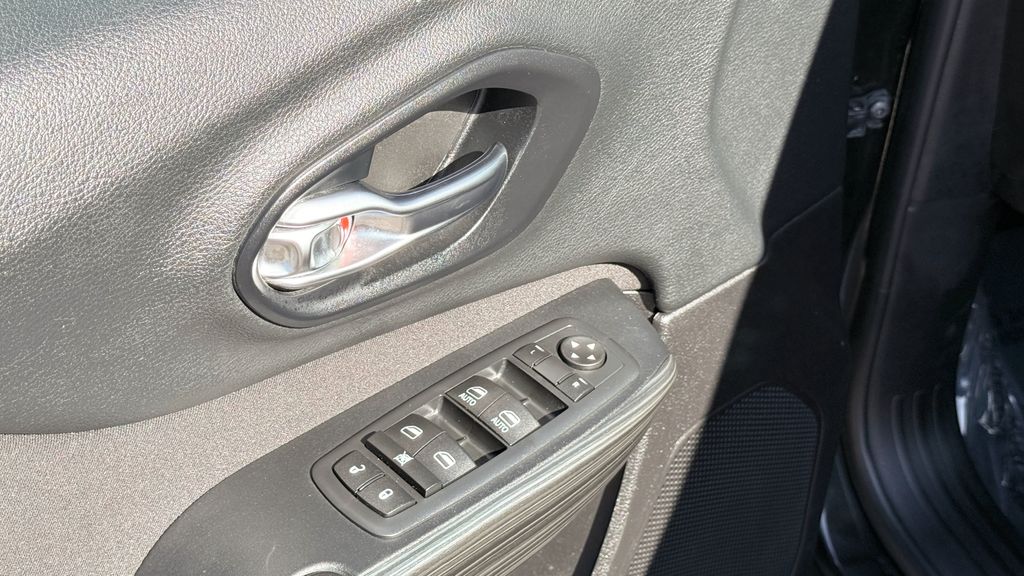 Used 2016 Jeep Cherokee Latitude 4D Sport Utility