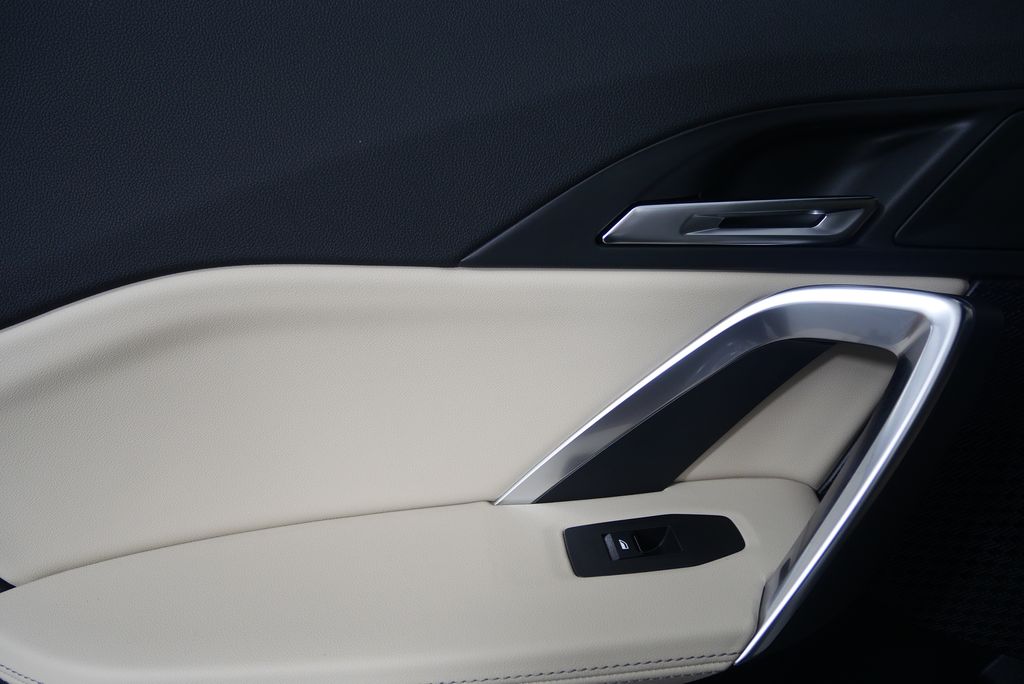 2025 BMW X1 xDrive28i 12