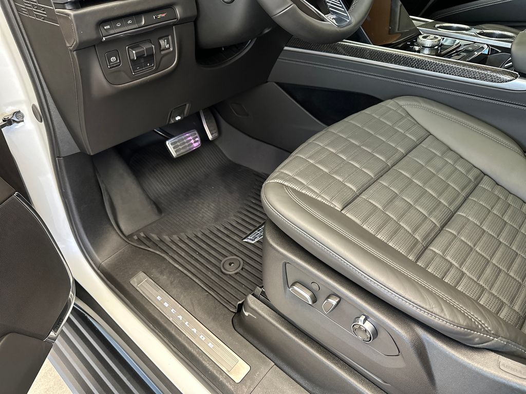 Used Car 2025 Cadillac Escalade  V-series For Sale Under $200,000 In Austin, Texas